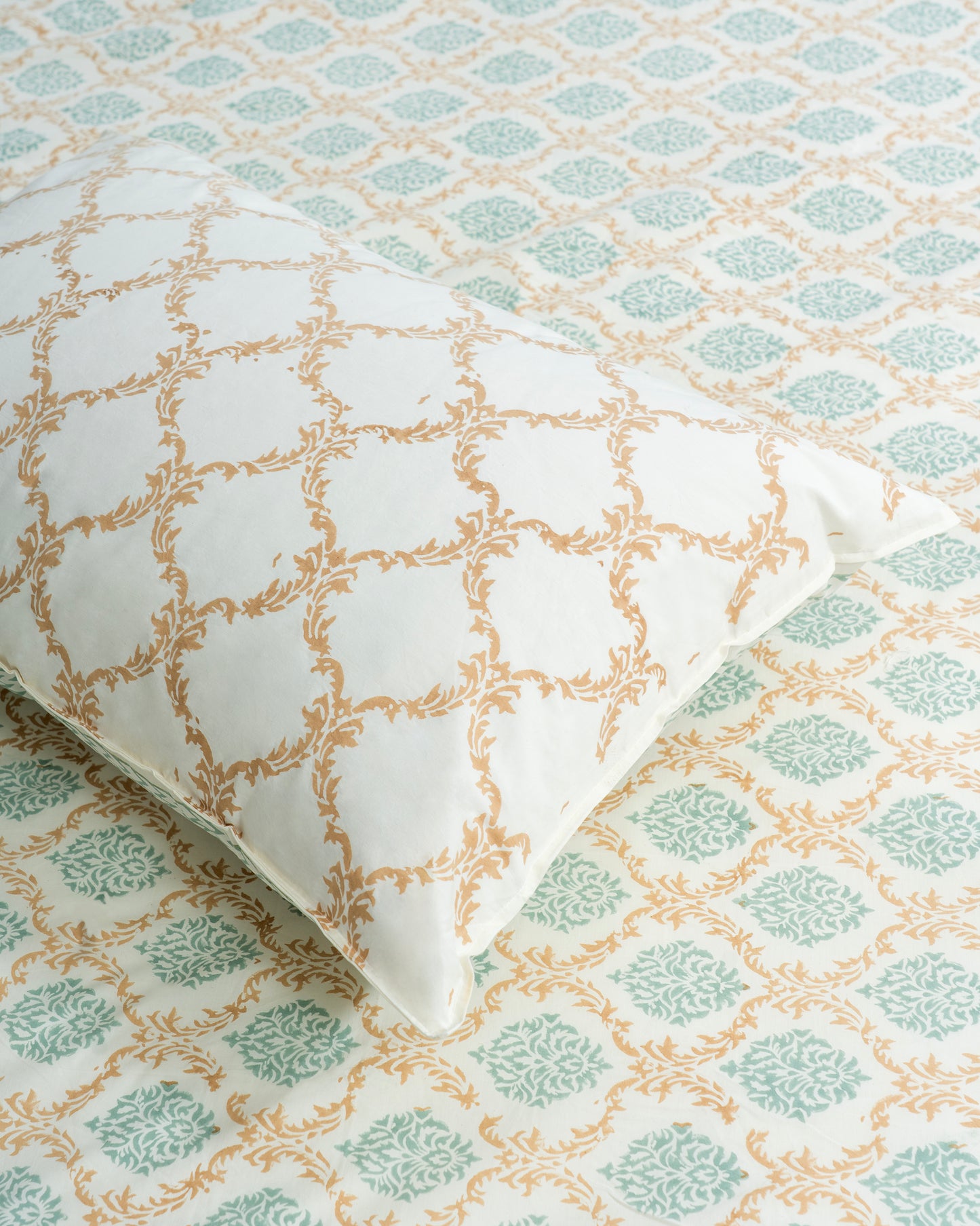 Ruby Mughal Jaal Cotton Bed Sheet Set – Ruby (D4)