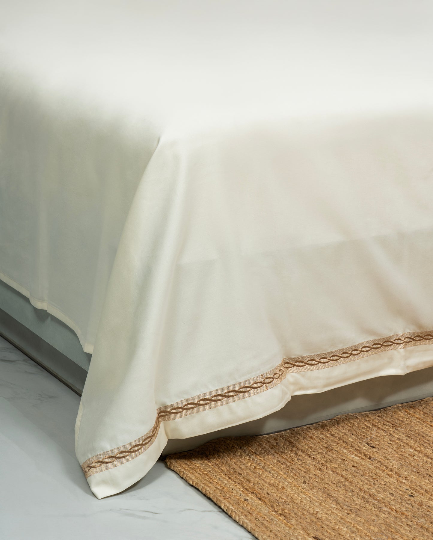 Resver - Majestic Interlace 100% Cotton 500 TC Embroidery Bedsheet Set.