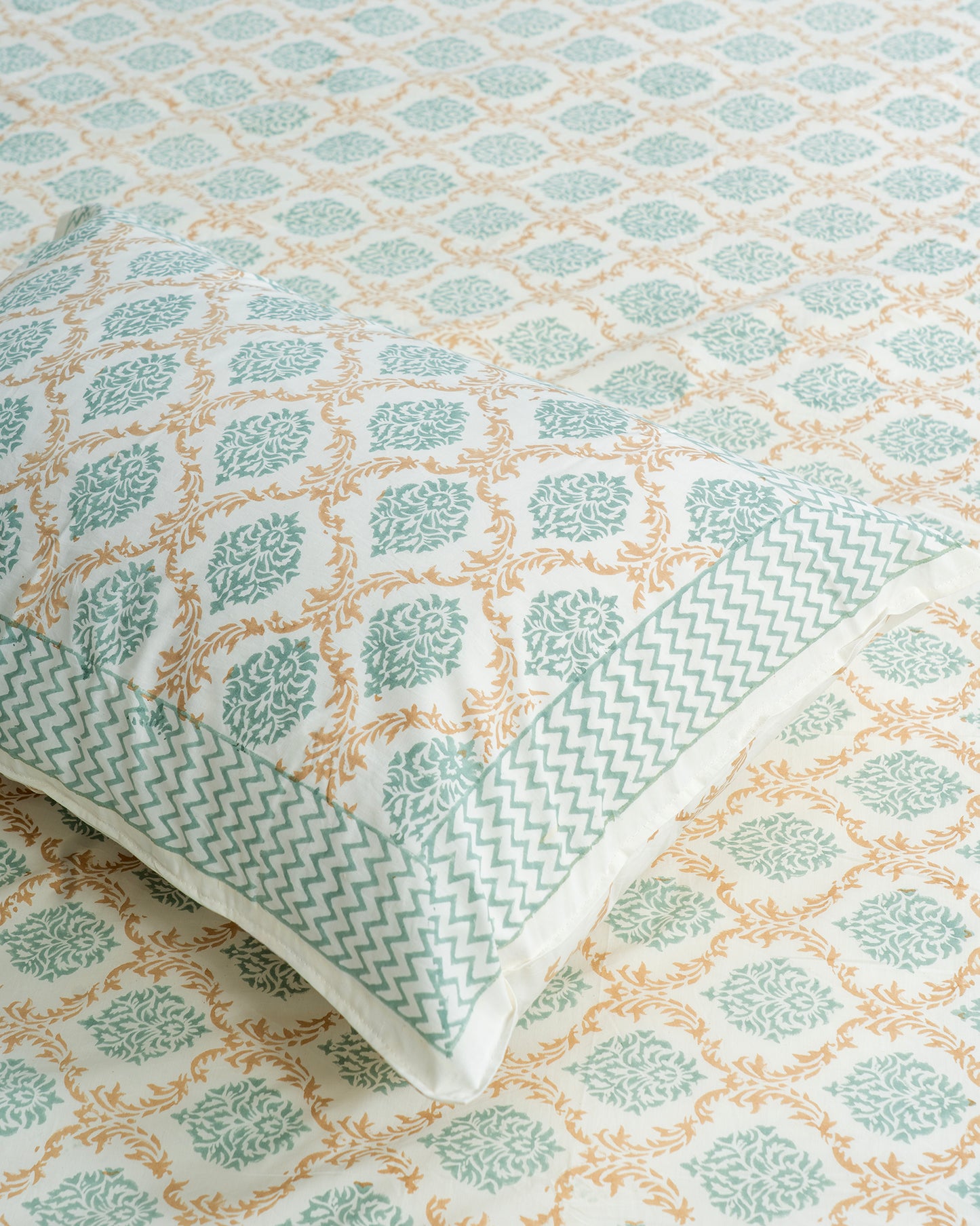 Ruby Mughal Jaal Cotton Bed Sheet Set – Ruby (D4)