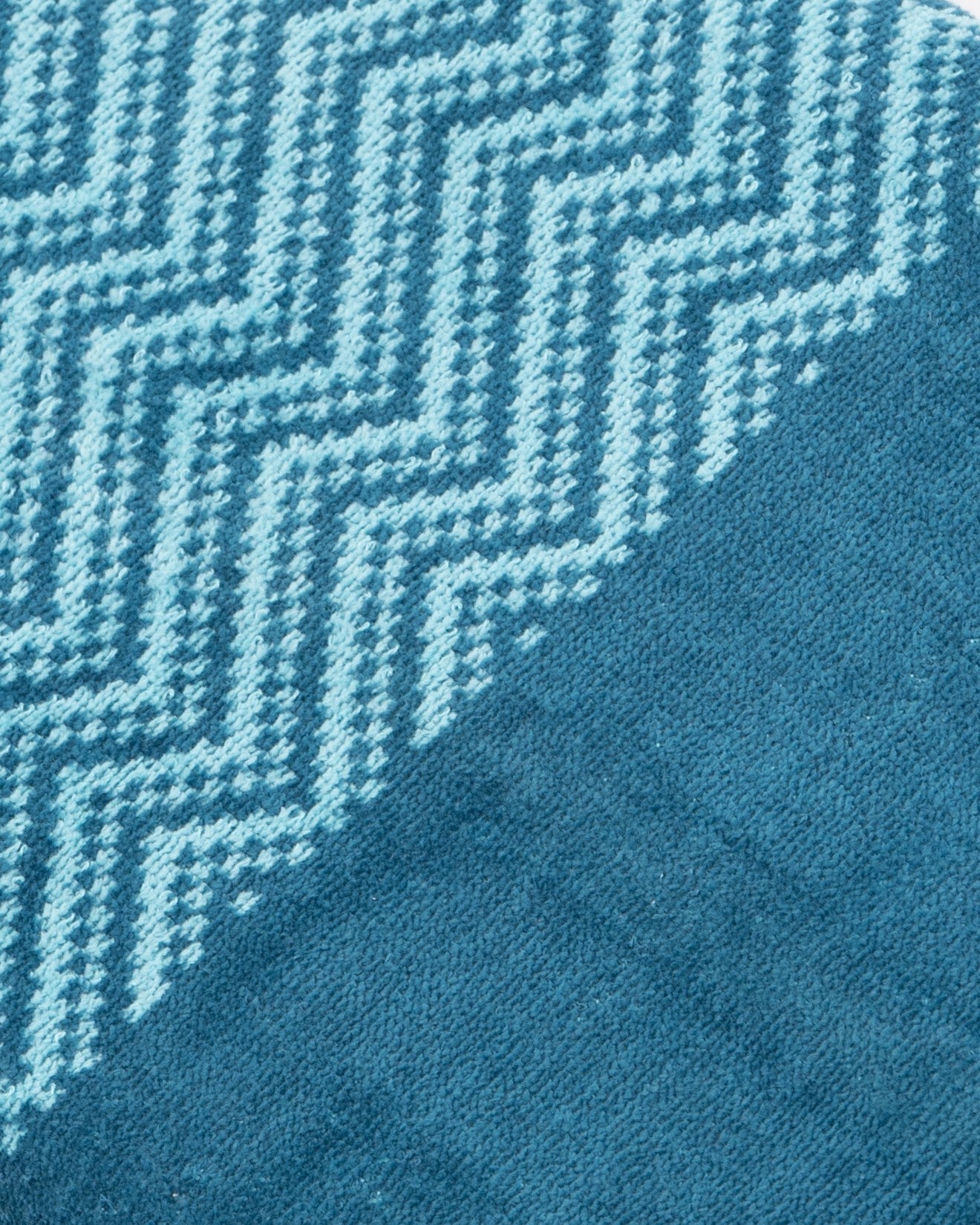 Emara Waves Bath Towel