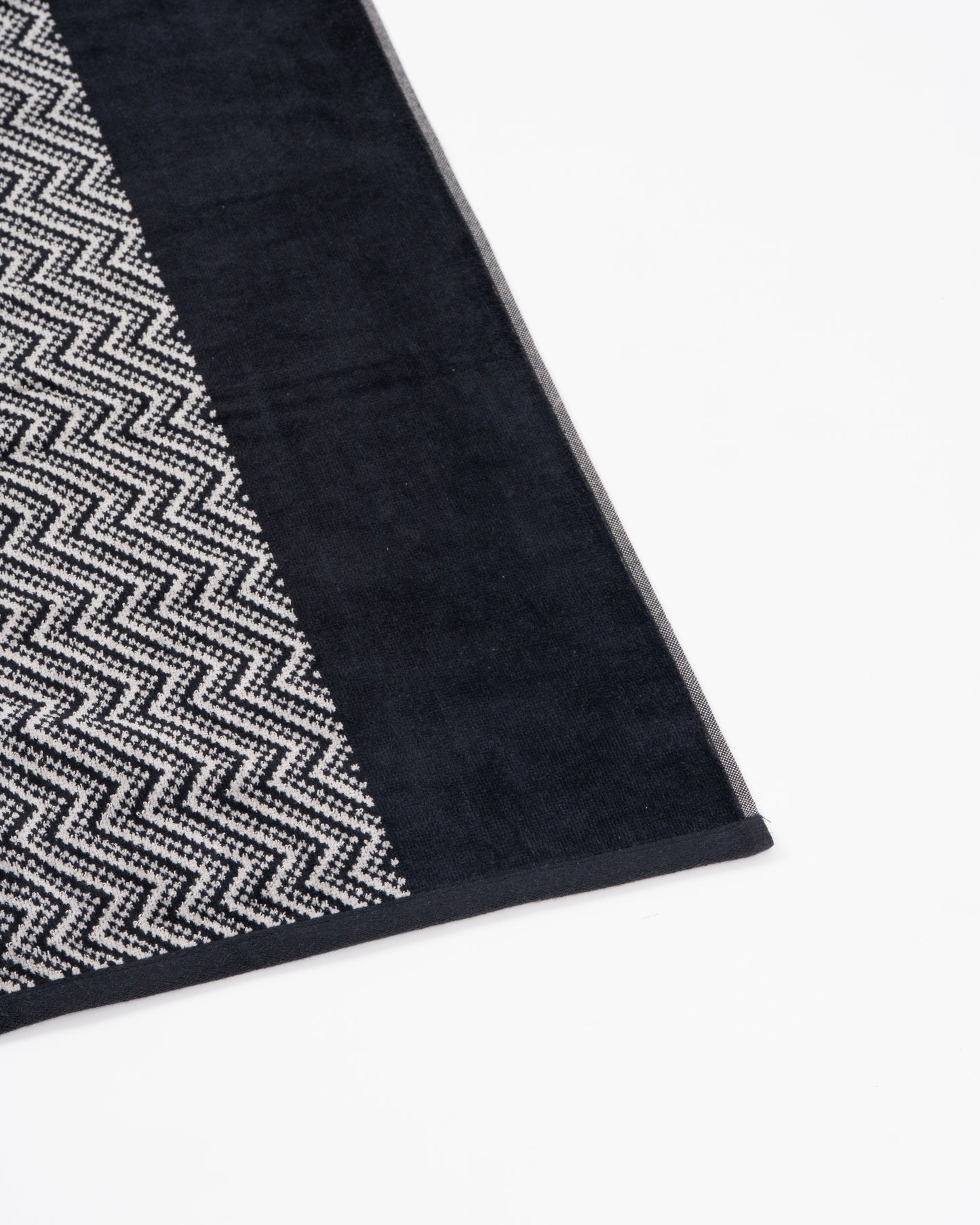 Emara Waves Bath Towel