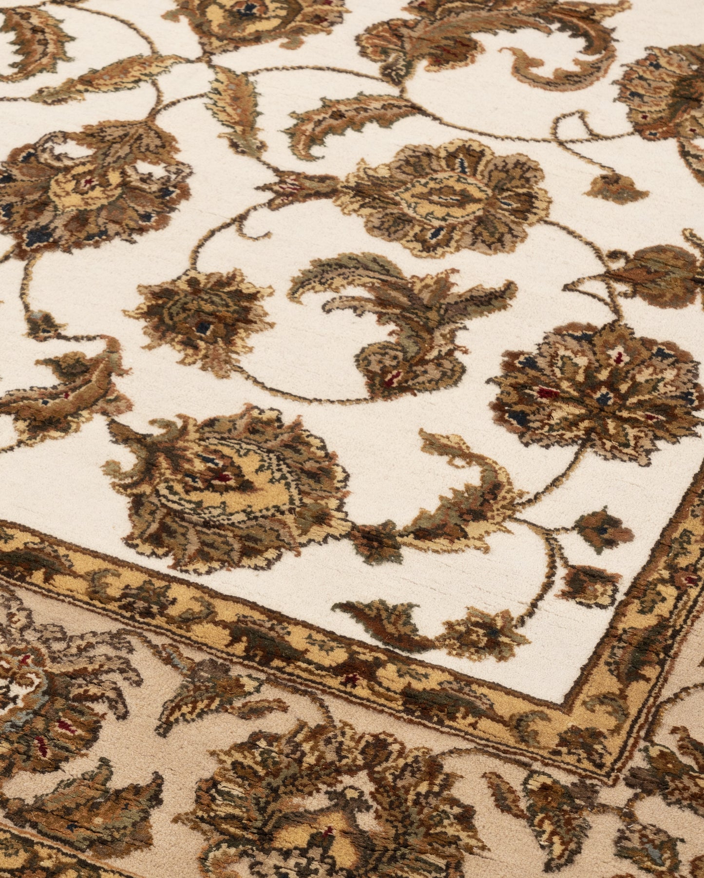 Majestic vine wool silk carpet - Ivory camel