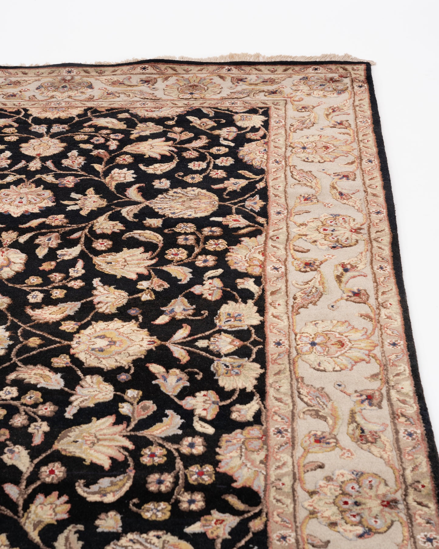 Majestic vine wool silk carpet - Black Ivory
