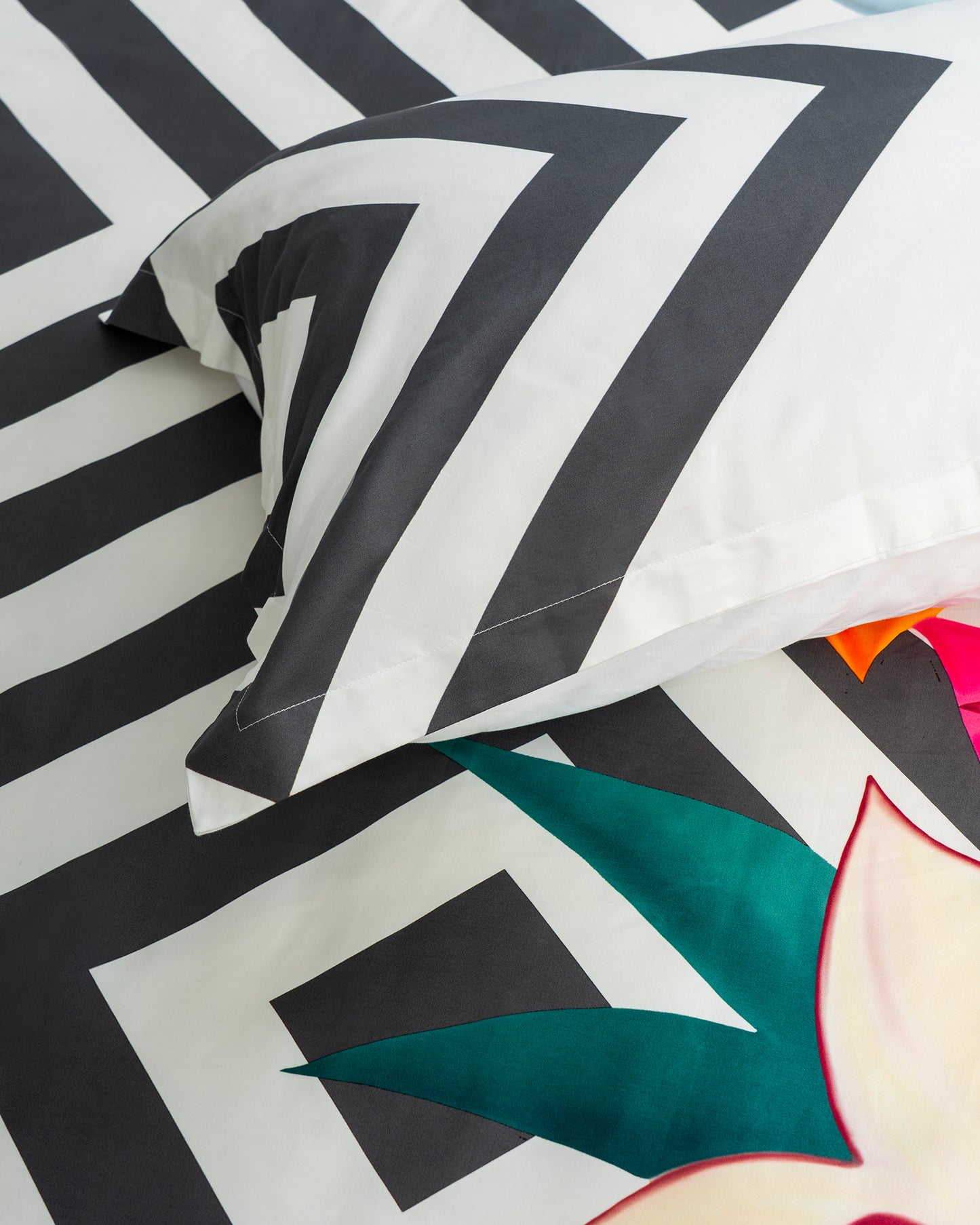 Elysian – 600 TC Printed Bedsheet (D12)