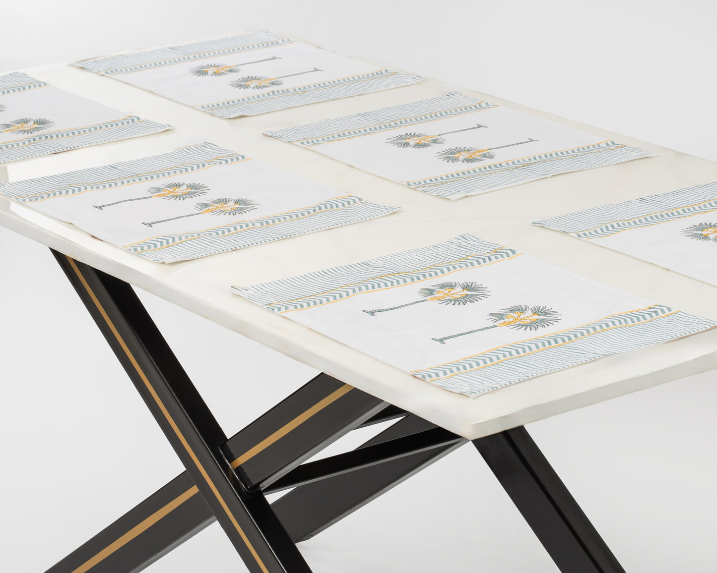 Titiksa Table Runner Set D4