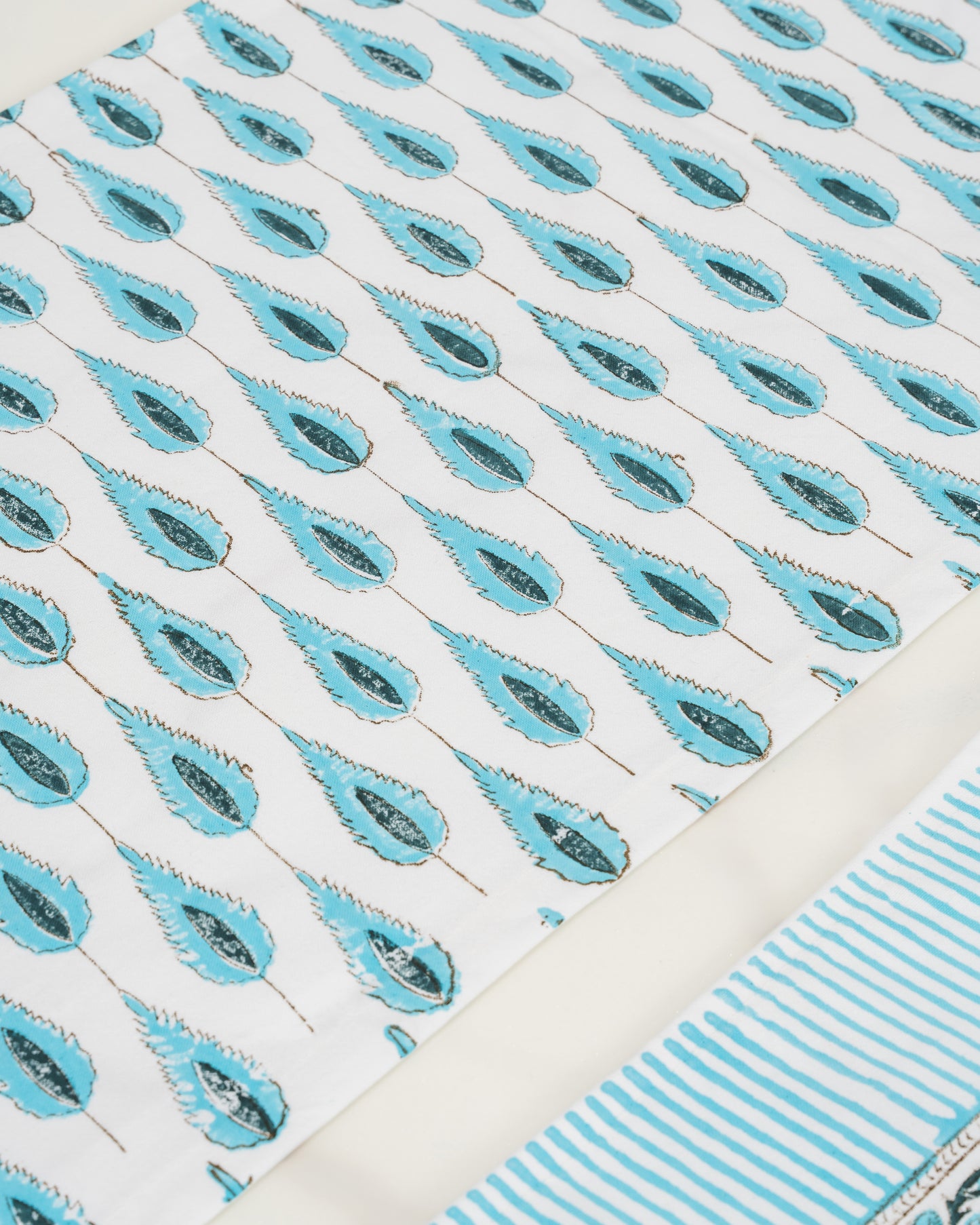 Titiksa Table Runner Set D5