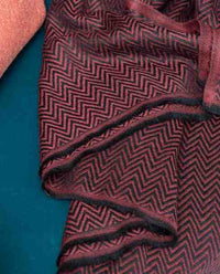 Soft Acrylic Wavy-Pattern Throw - Amitie