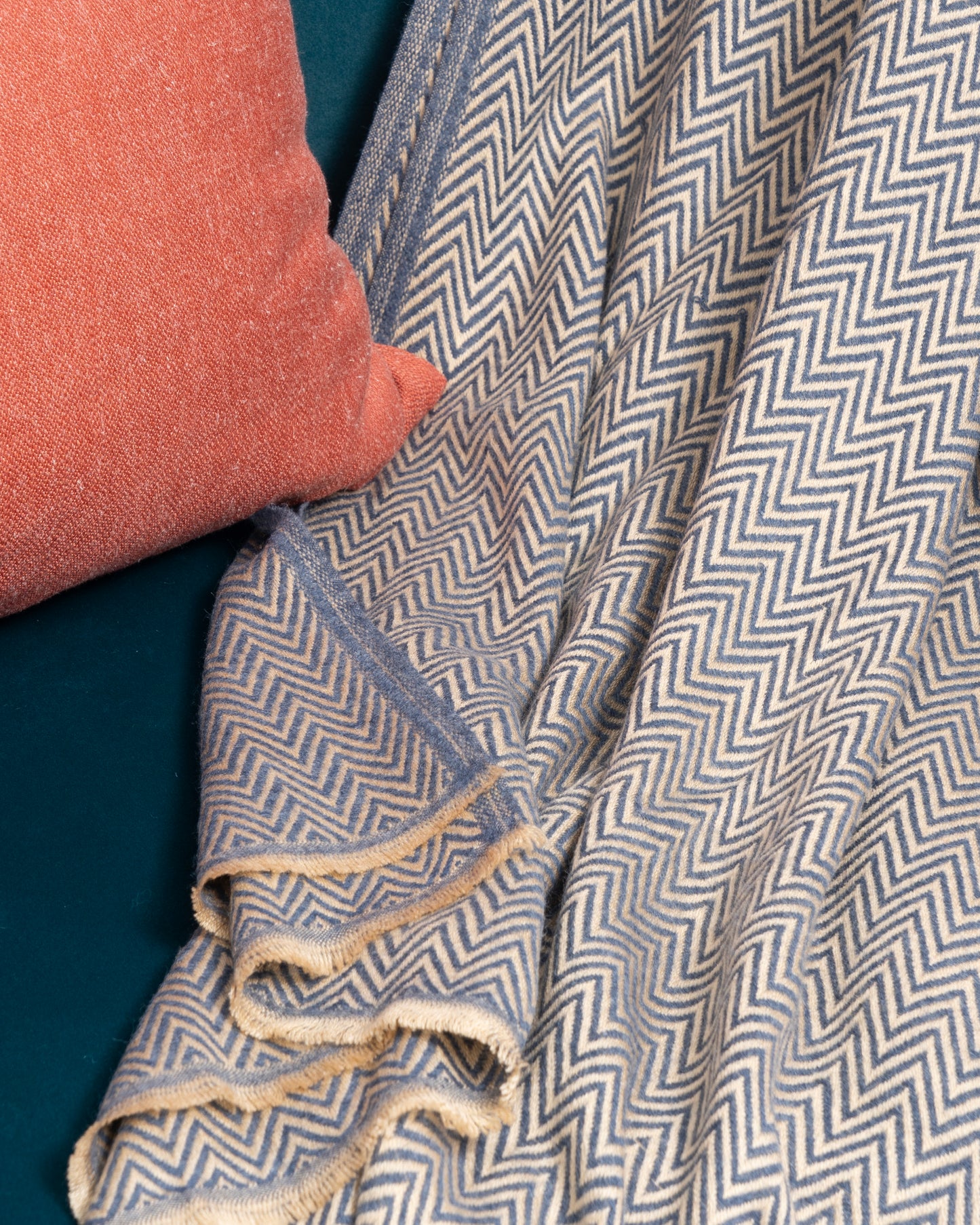 Soft Acrylic Wavy-Pattern Throw - Amitie