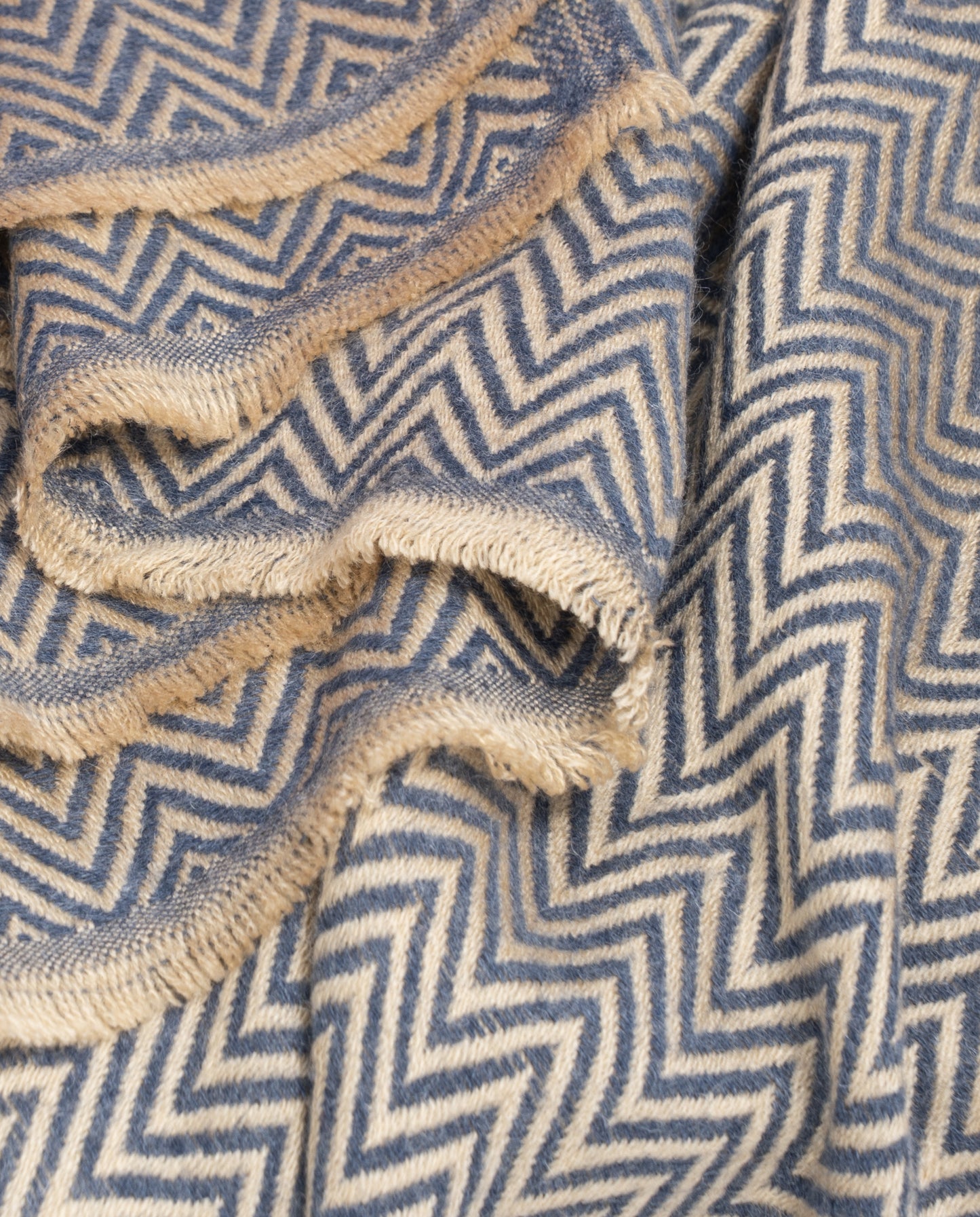 Soft Acrylic Wavy-Pattern Throw - Amitie