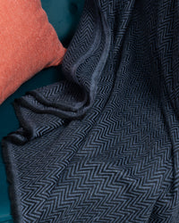 Soft Acrylic Wavy-Pattern Throw - Amitie