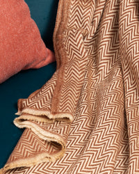 Soft Acrylic Wavy-Pattern Throw - Amitie