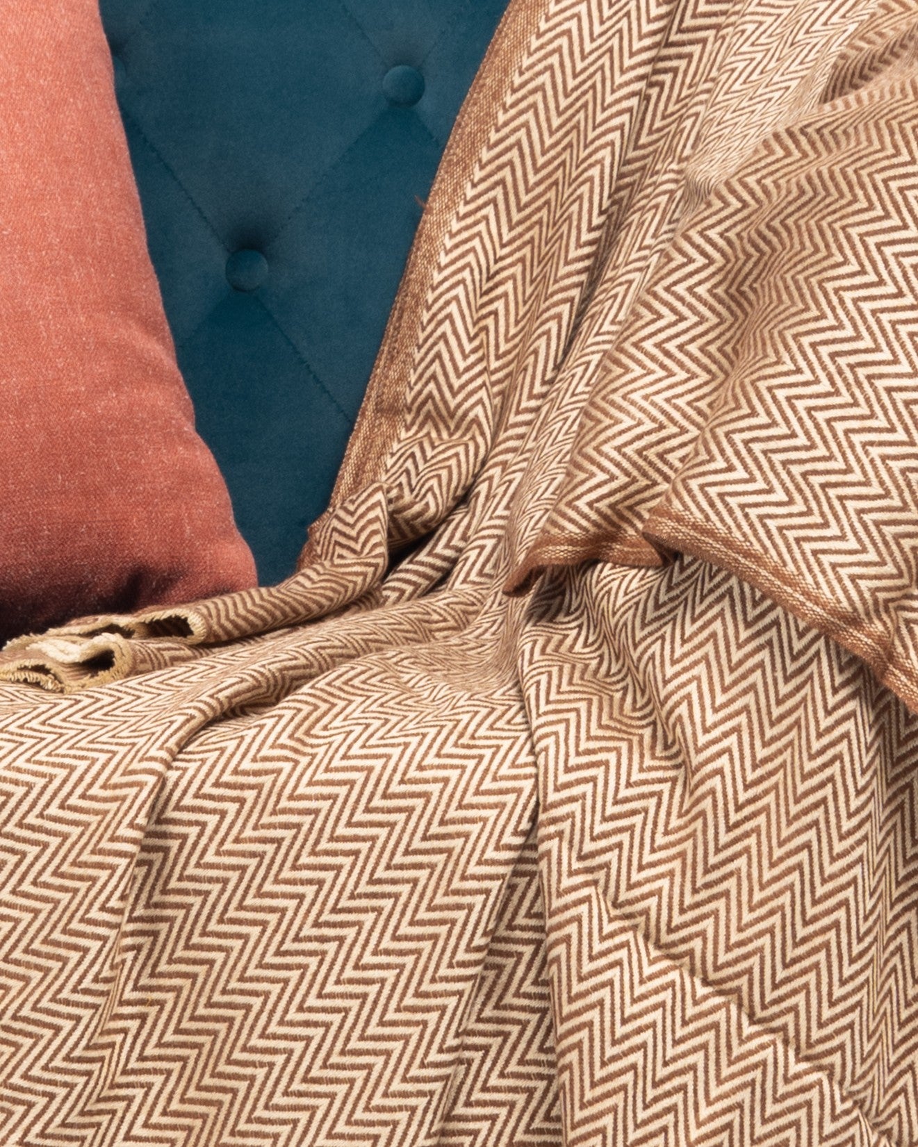 Soft Acrylic Wavy-Pattern Throw - Amitie