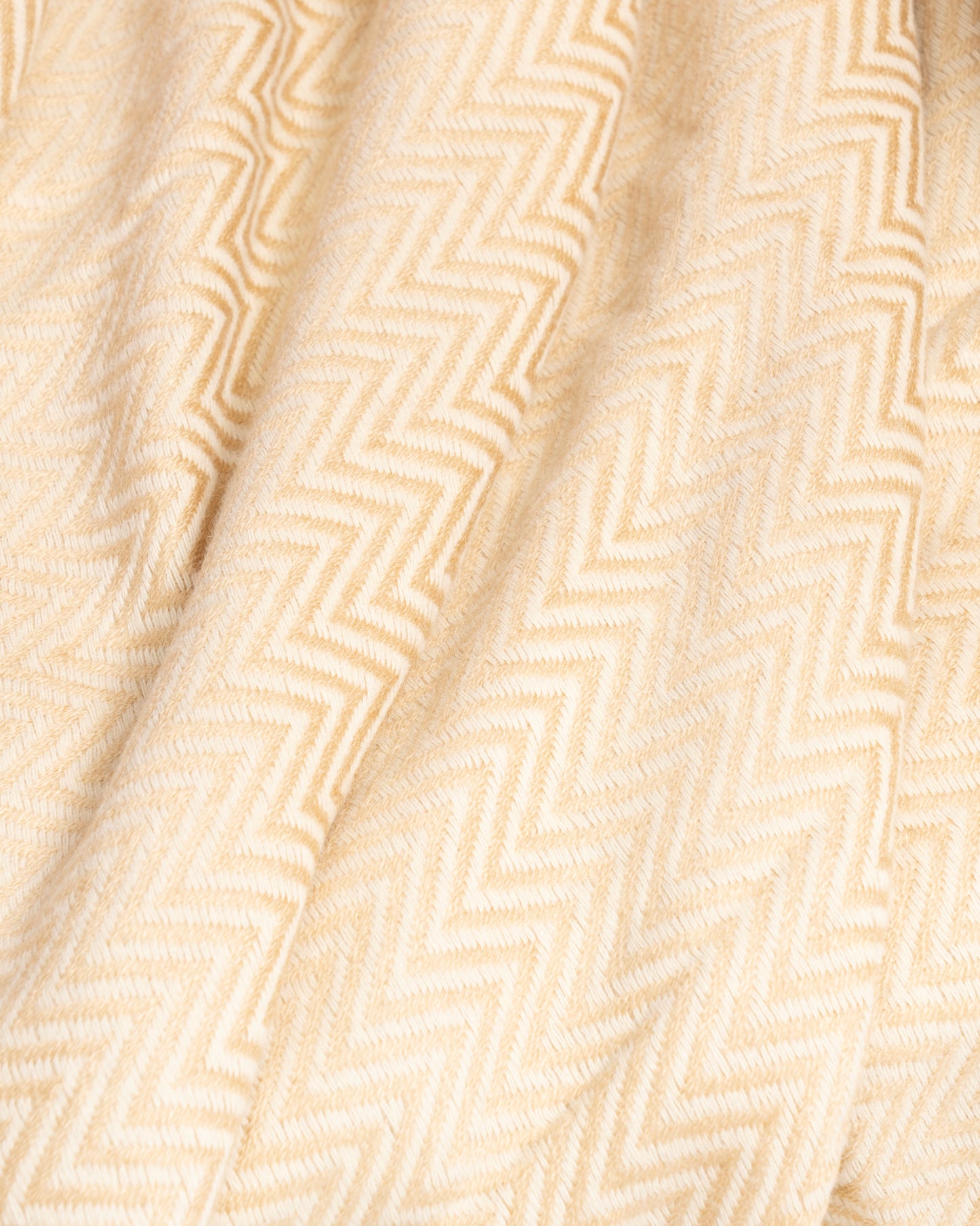 Soft Acrylic Wavy-Pattern Throw - Amitie