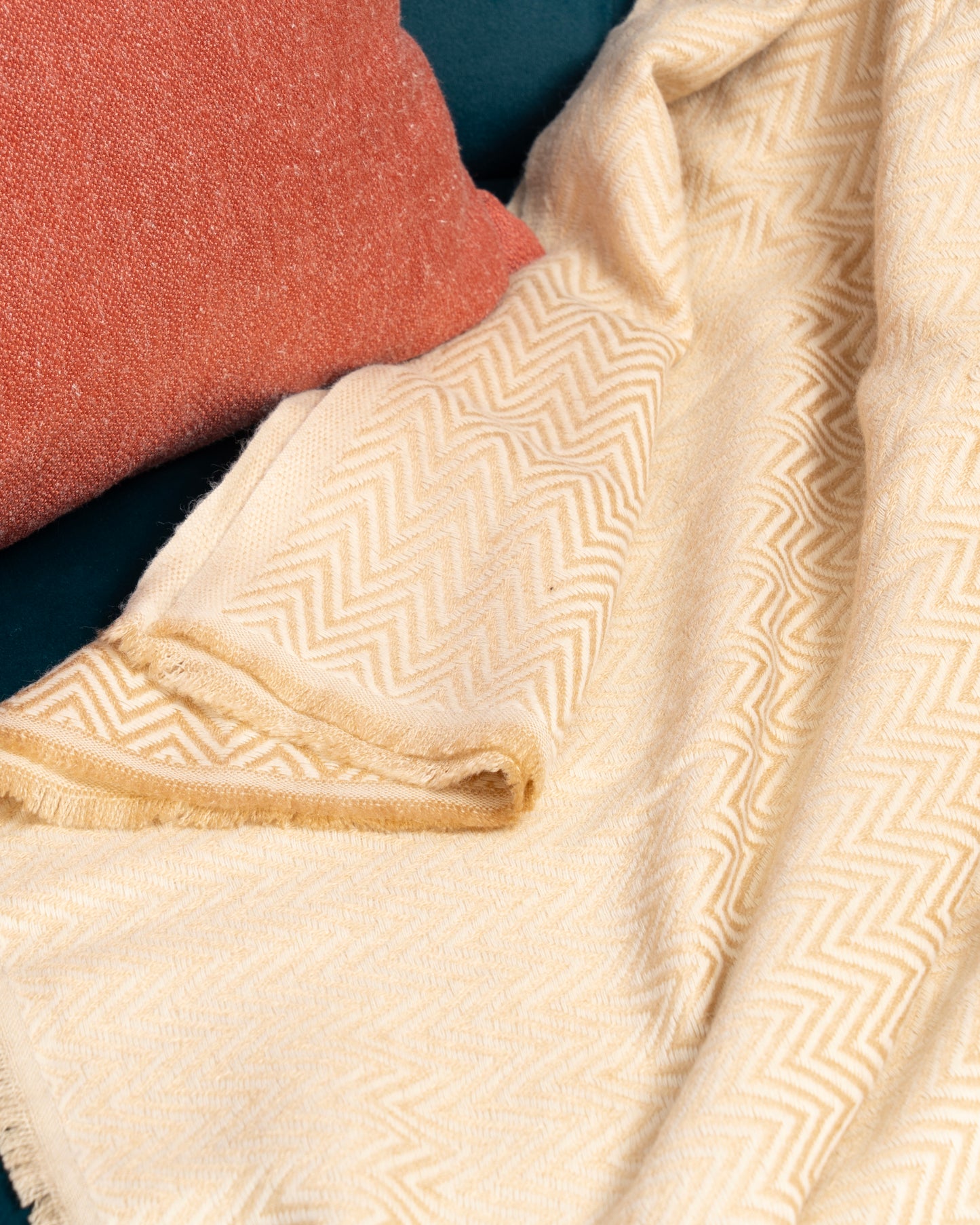 Soft Acrylic Wavy-Pattern Throw - Amitie