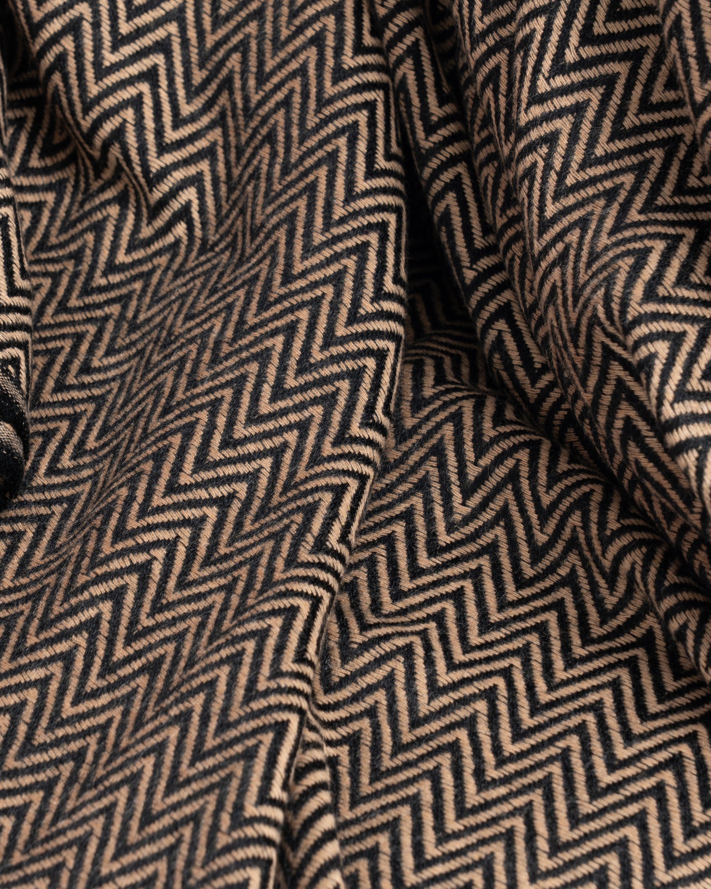 Soft Acrylic Wavy-Pattern Throw - Amitie