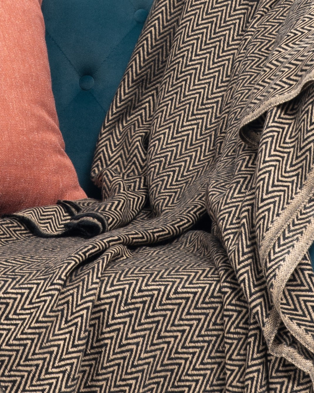 Soft Acrylic Wavy-Pattern Throw - Amitie