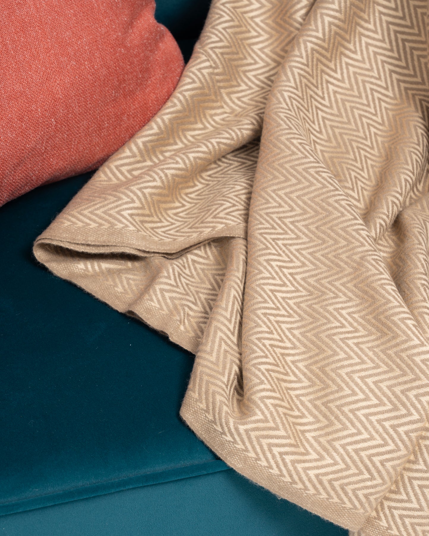 Soft Acrylic Wavy-Pattern Throw - Amitie