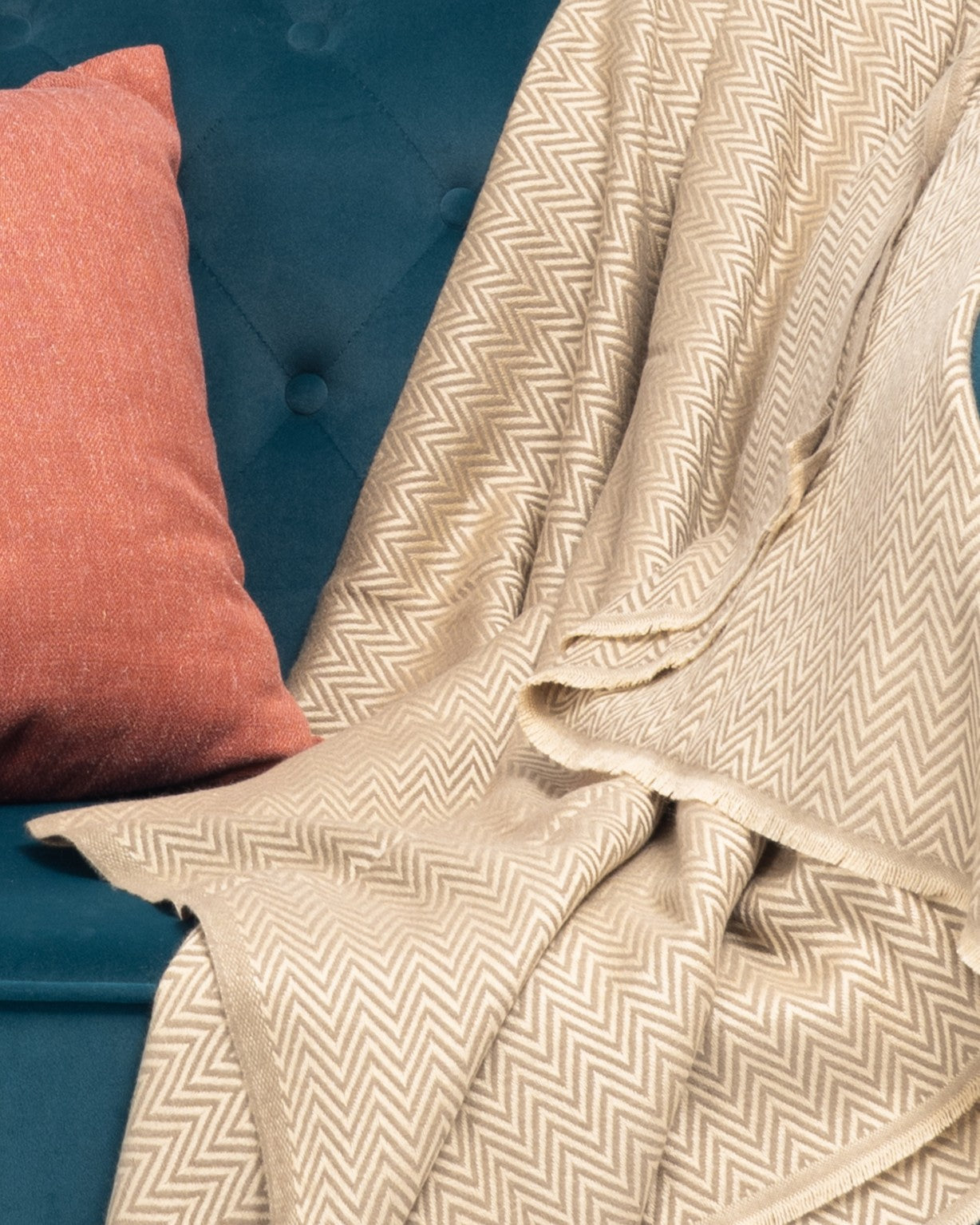 Soft Acrylic Wavy-Pattern Throw - Amitie