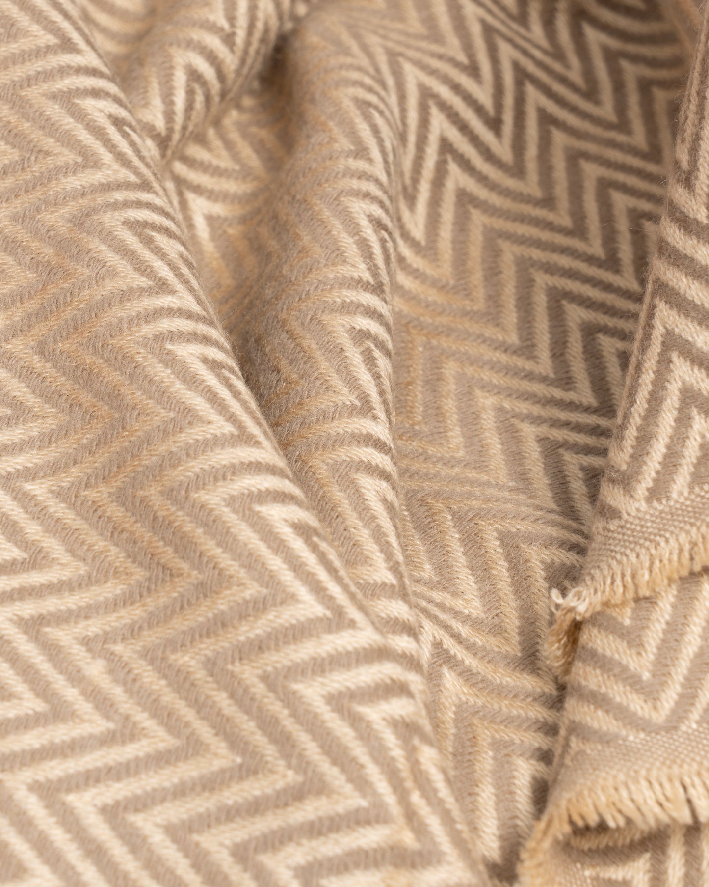 Soft Acrylic Wavy-Pattern Throw - Amitie