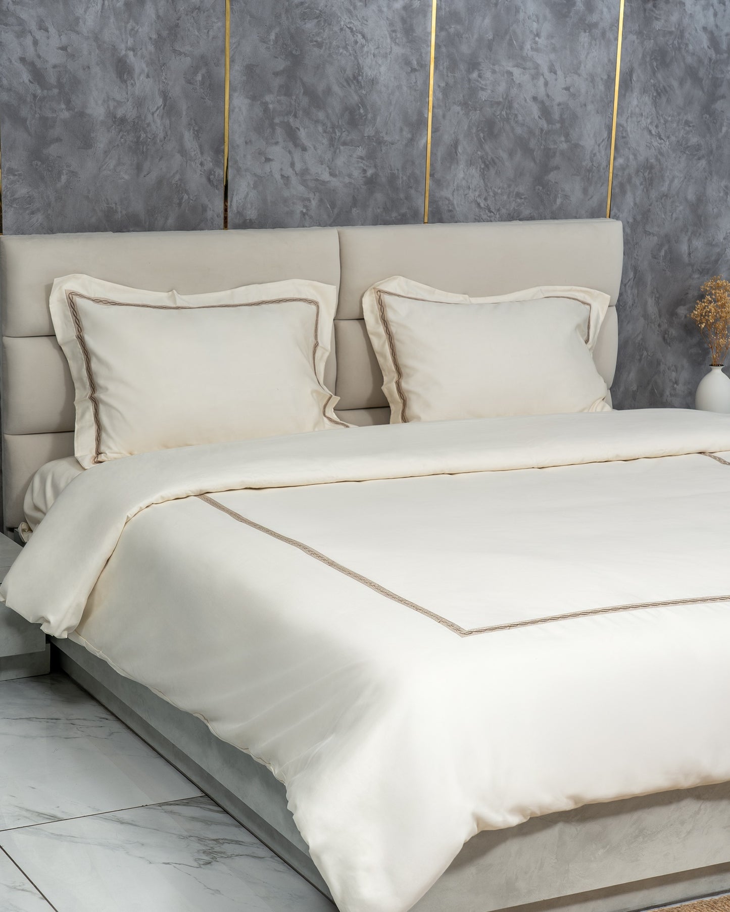 Reserver – 500 TC Embroidery Duvet Cover
