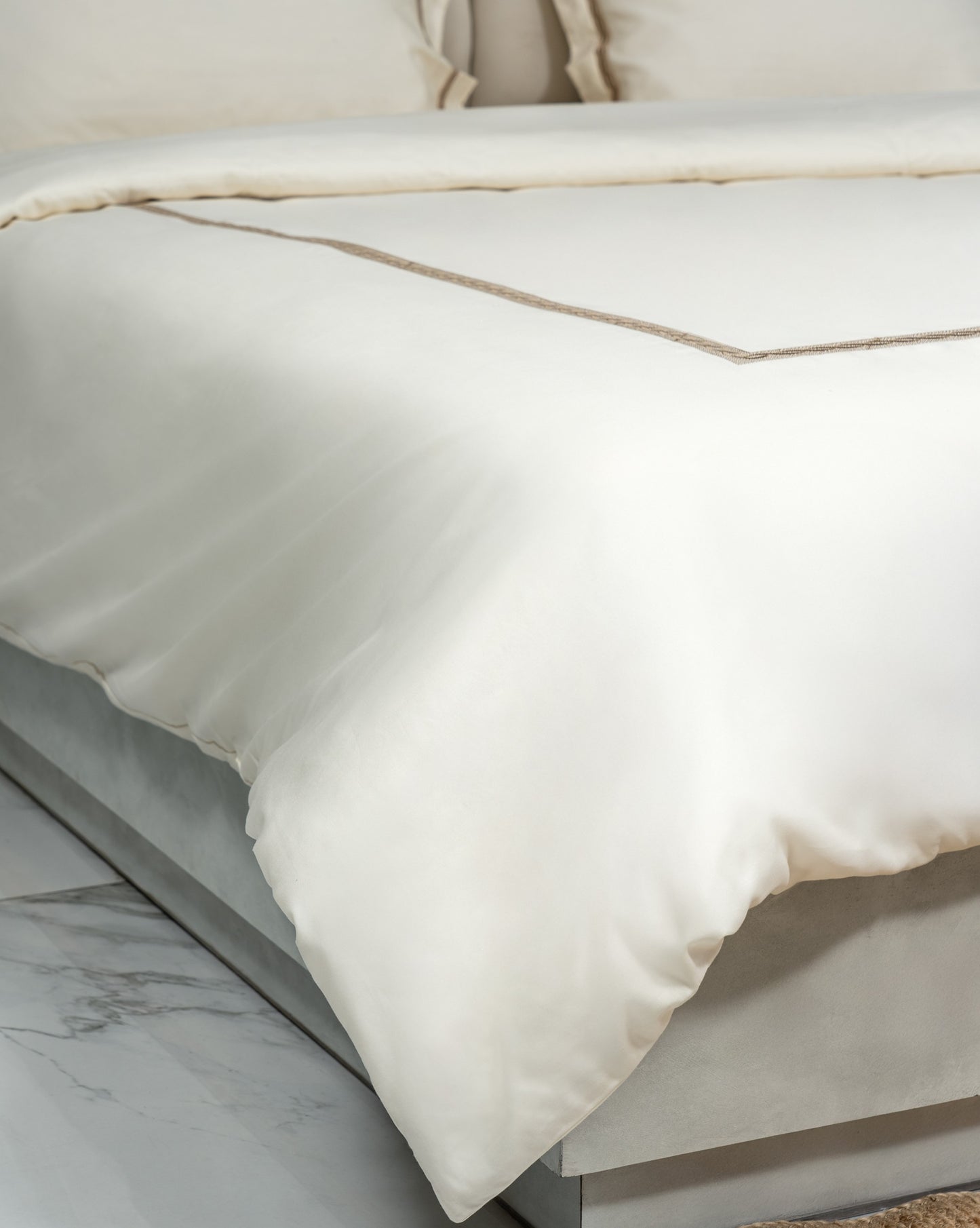Reserver – 500 TC Embroidery Duvet Cover