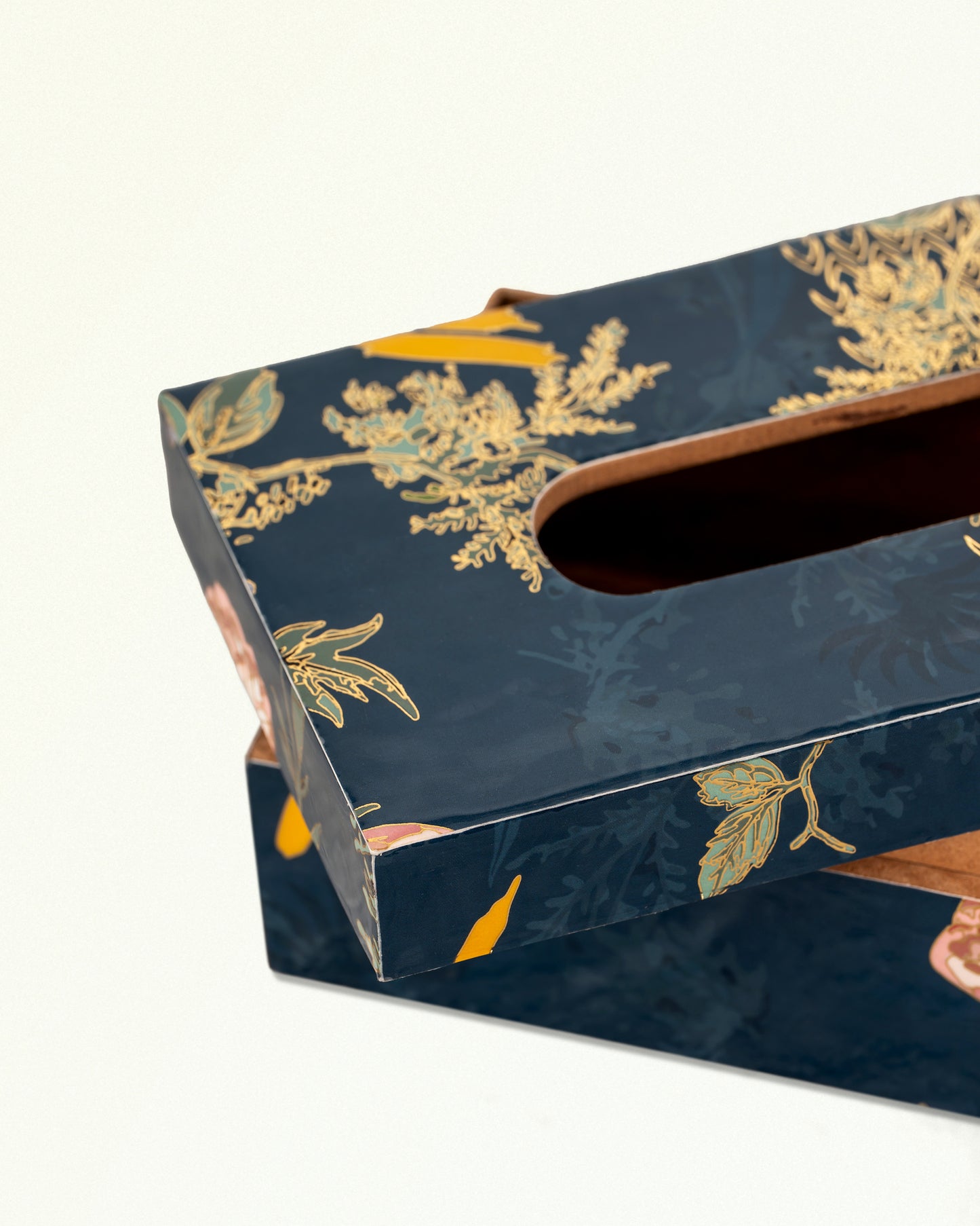 Traditional Tissue Box – D4