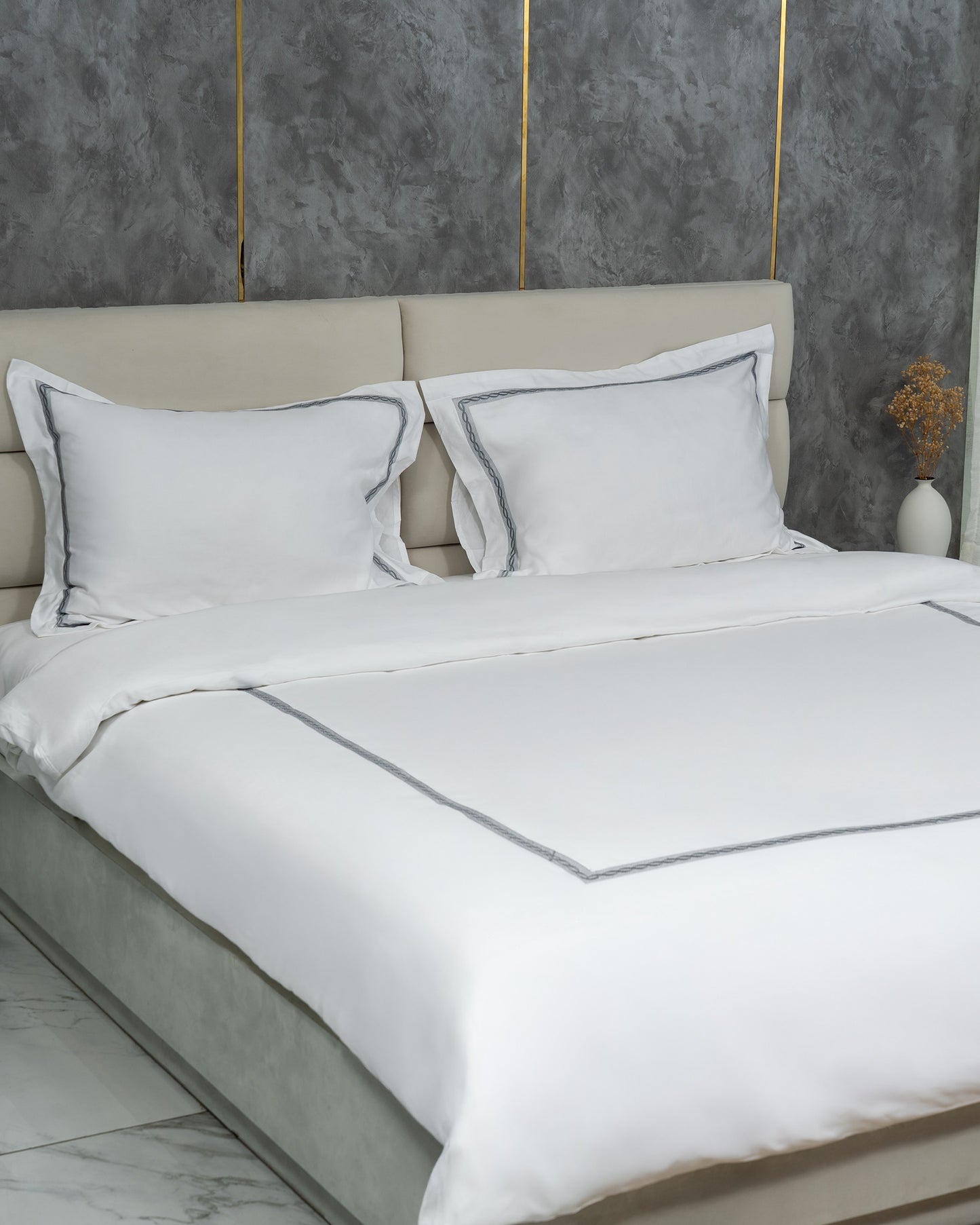 Reserver – 500 TC Embroidery Duvet Cover
